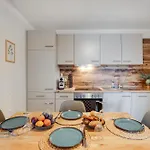 Emerald Design - Free Parking & Panoramic View By Hero Homes