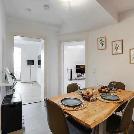 Altstadt View - 2br At Jakominiplatz & Free Parking By Hero Homes Graz