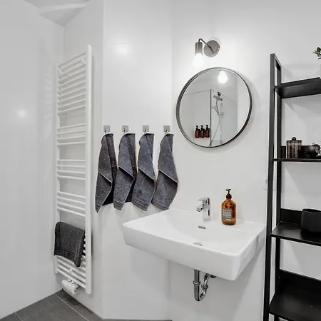 Apartment Emerald Design - Historic Center With Free Parking & Panoramic View By Hero Homes