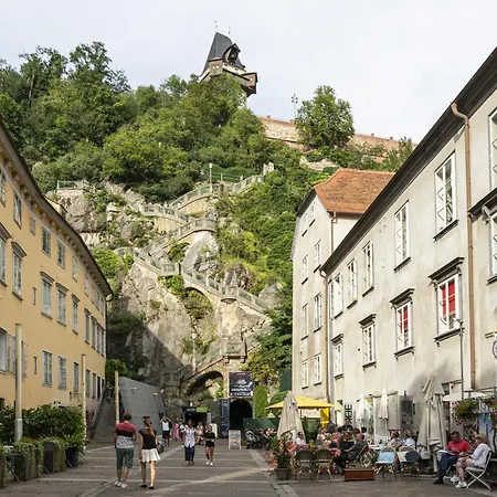 Emerald Design - Historic Center With Free Parking & Panoramic View By Hero Homes * Graz