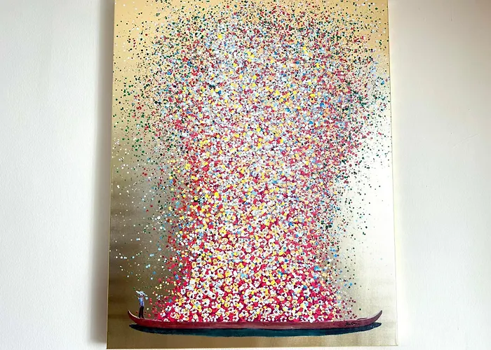 Апартаменты Emerald Design - Historic Center With Free Parking & Panoramic View By Hero Homes