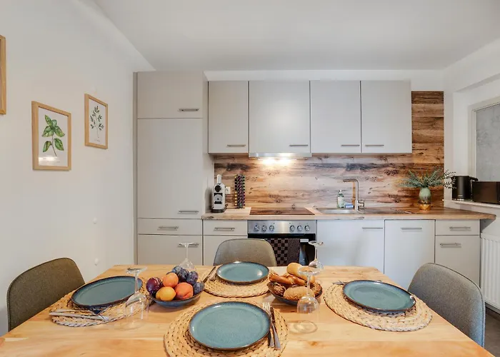 Emerald Design - Historic Center With Free Parking & Panoramic View By Hero Homes