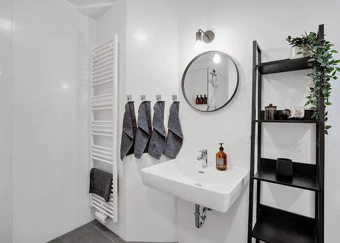 Apartment Emerald Design - Historic Center With Free Parking & Panoramic View By Hero Homes